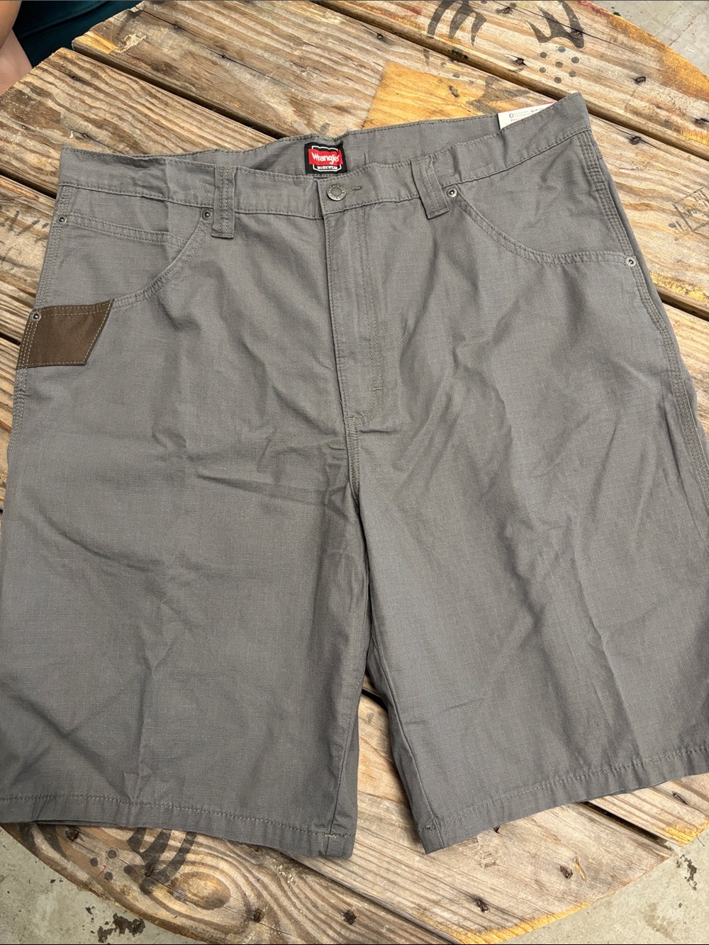 Wrangler Men’s Gray Technician Relaxed Fit Workwear Shorts Size 38 NWT